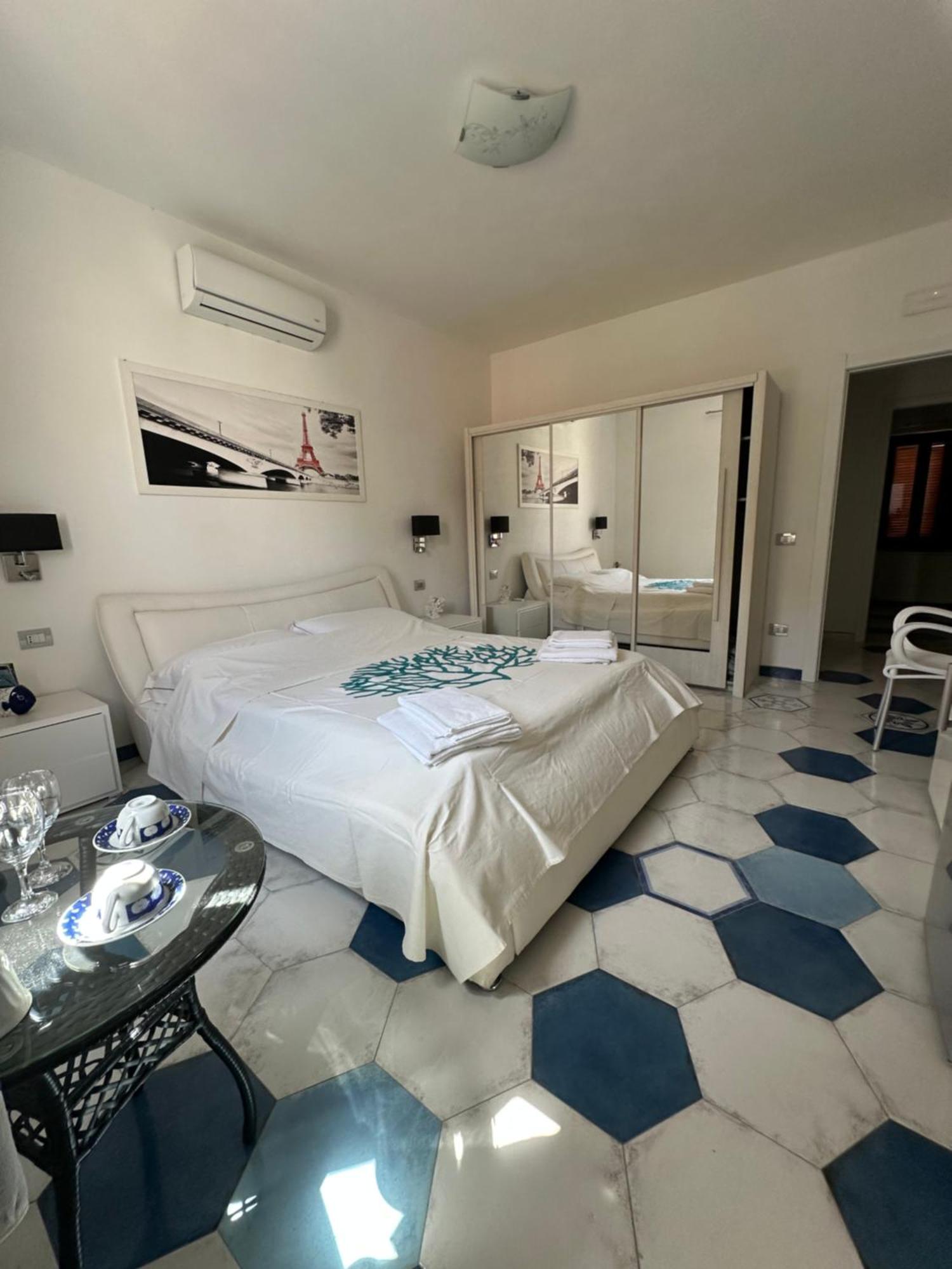 Suites De Mar Santa Teresa Gallura Exterior foto