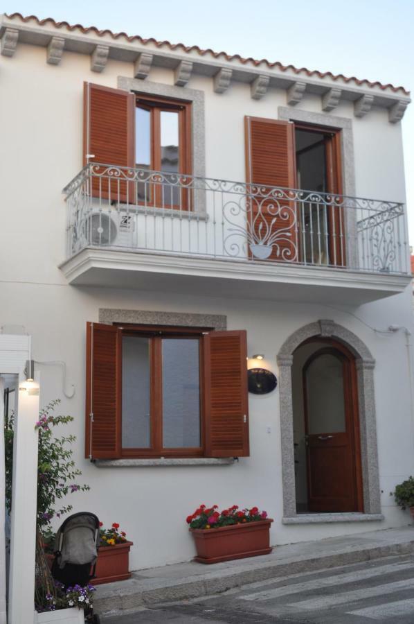Suites De Mar Santa Teresa Gallura Exterior foto
