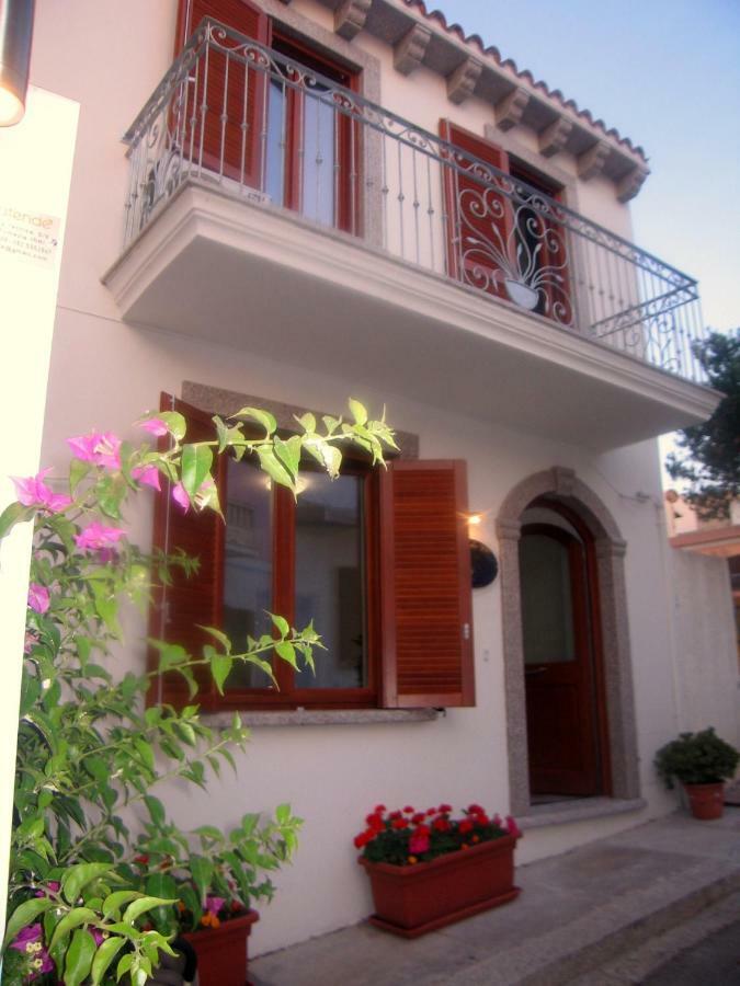 Suites De Mar Santa Teresa Gallura Exterior foto